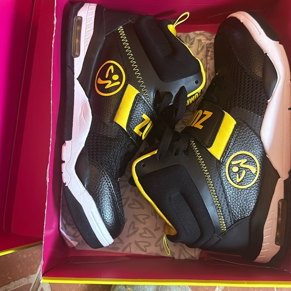 Zumba - Court Air 2.0 High Top Sneakers In Neon yellow and black 9.5 BN in BOX